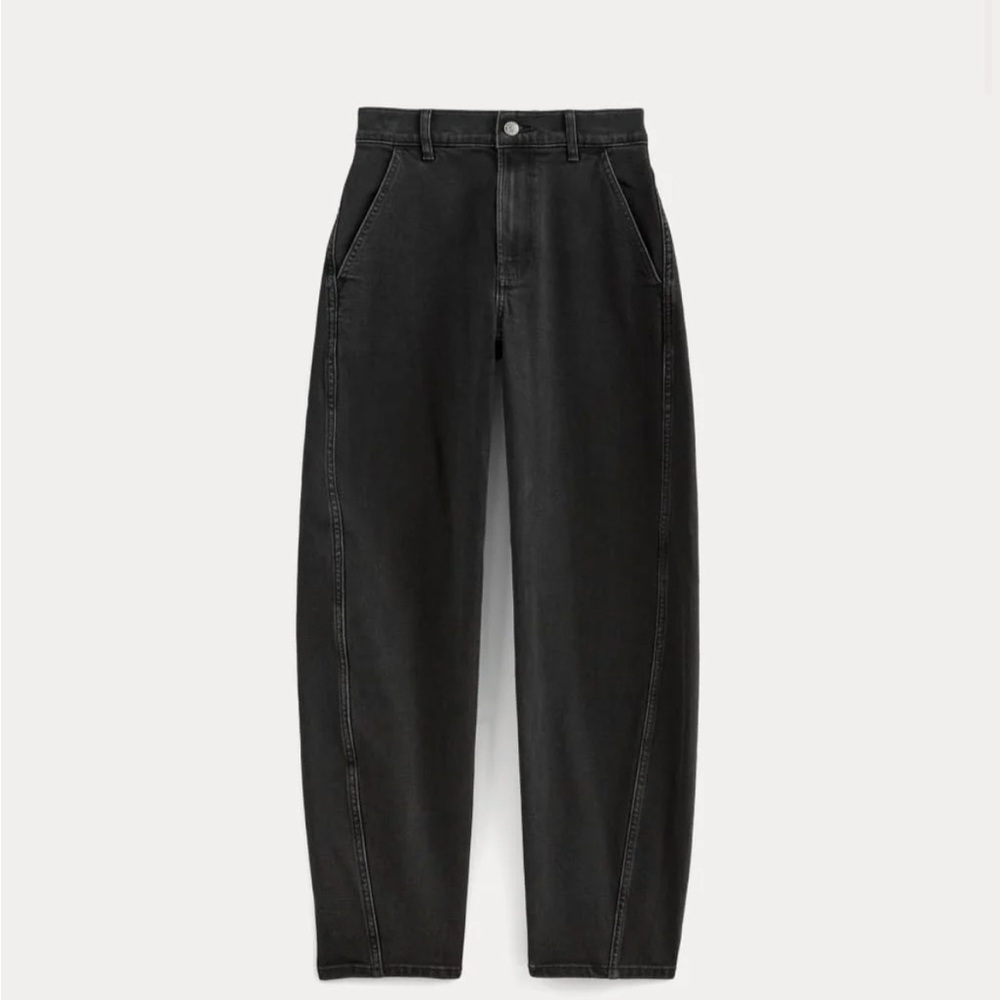 Women's Barrel-leg jean in black. Excellent condition.